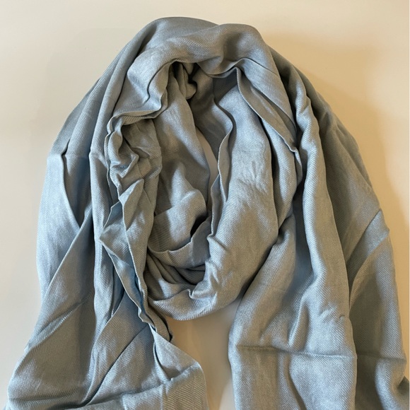 Light Blue Pashmina Scarf. Made in India. - Picture 5 of 10